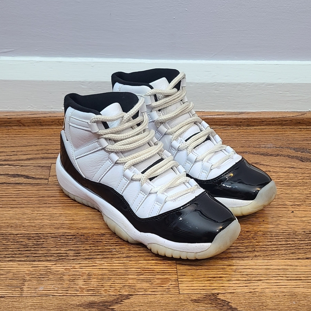 Air Jordan 11 Retro GS “Gratitude” Size 6Y (W7.5) White/Black/Gold 378038-170